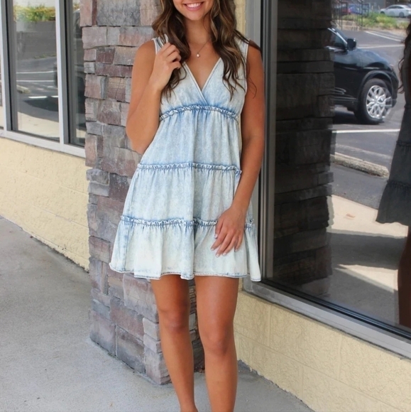 Nwt Light Wash Sleeveless Boho Babydoll Tiered Denim Mini Dress - Picture 17 of 17